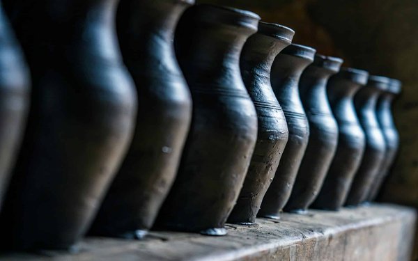 Quels sont les secrets pour maîtriser l'art de la céramique japonaise Raku ?